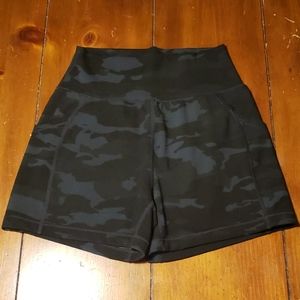 Alphalete Surface Path shorts, S